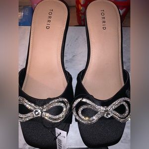 TORRID RHINESTONE BOW MULE (WW 11.5)